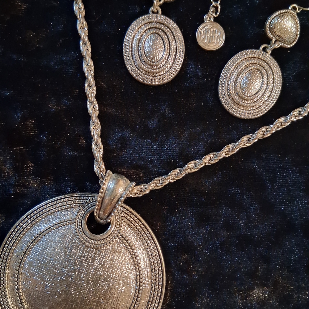 Baskin Brothers Elegant Silver Necklace and Earring Set. 22 In Long